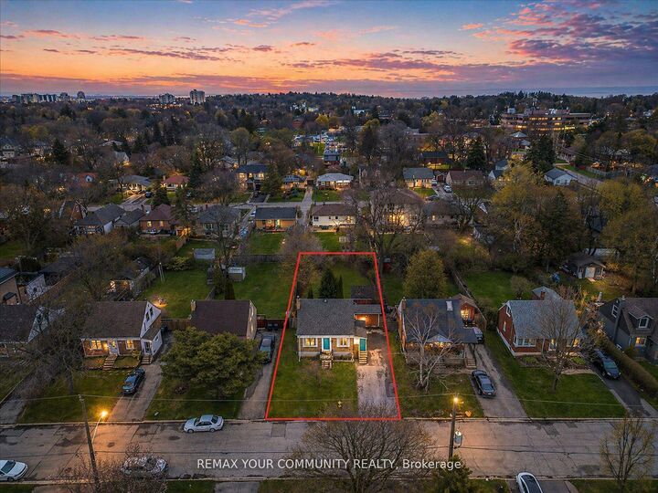 31 Allister Avenue — photo 1