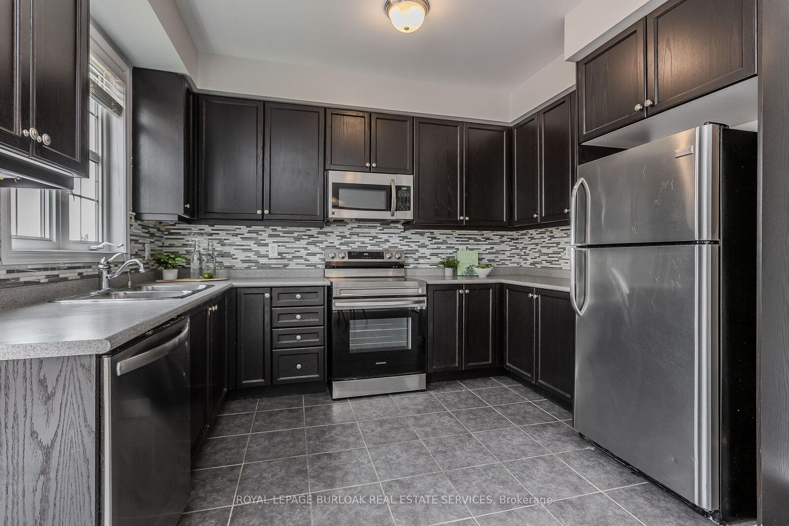 Property Photo:  4823 Thomas Alton Boulevard 48  ON L7M 0V2 