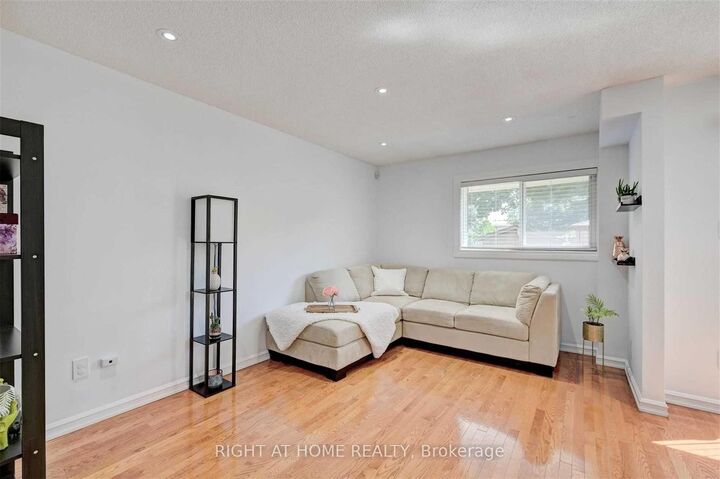 Property Photo:  121 Radford Drive  ON L1T 2C3 