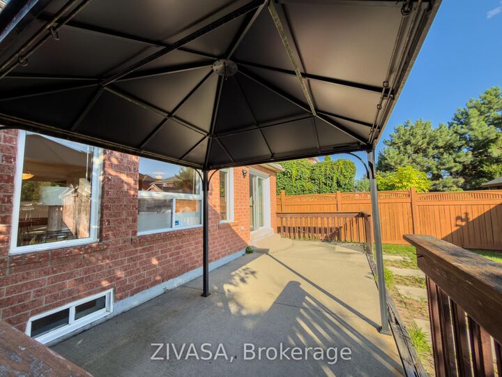 Property Photo: 3103 Baytree Court ON L5N 7N9