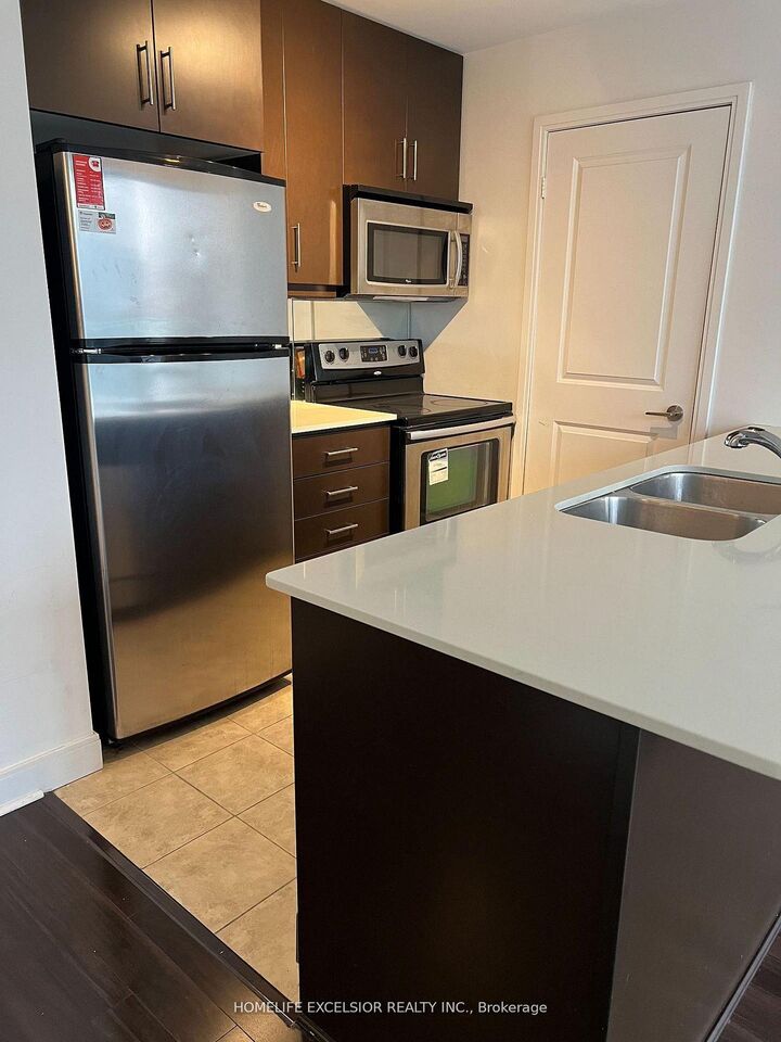 Property Photo:  4033 Hurontario Street 419  ON L4Z 0B8 