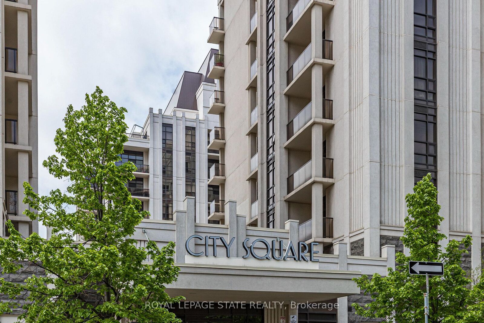 Property Photo:  85 Robinson Street 1010  ON L8P 0B9 