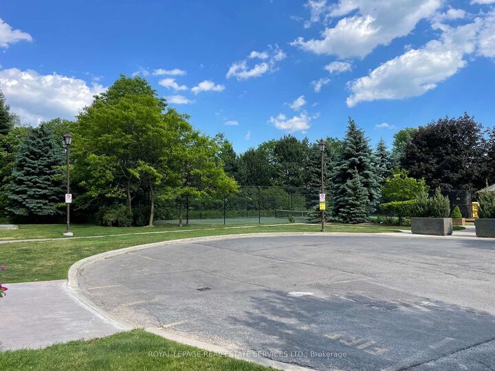 Property Photo:  29 Northern Heights Drive 203  ON L4B 4L8 