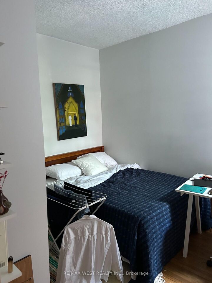 Property Photo:  1504 Dufferin Street 1  ON M6H 3L4 