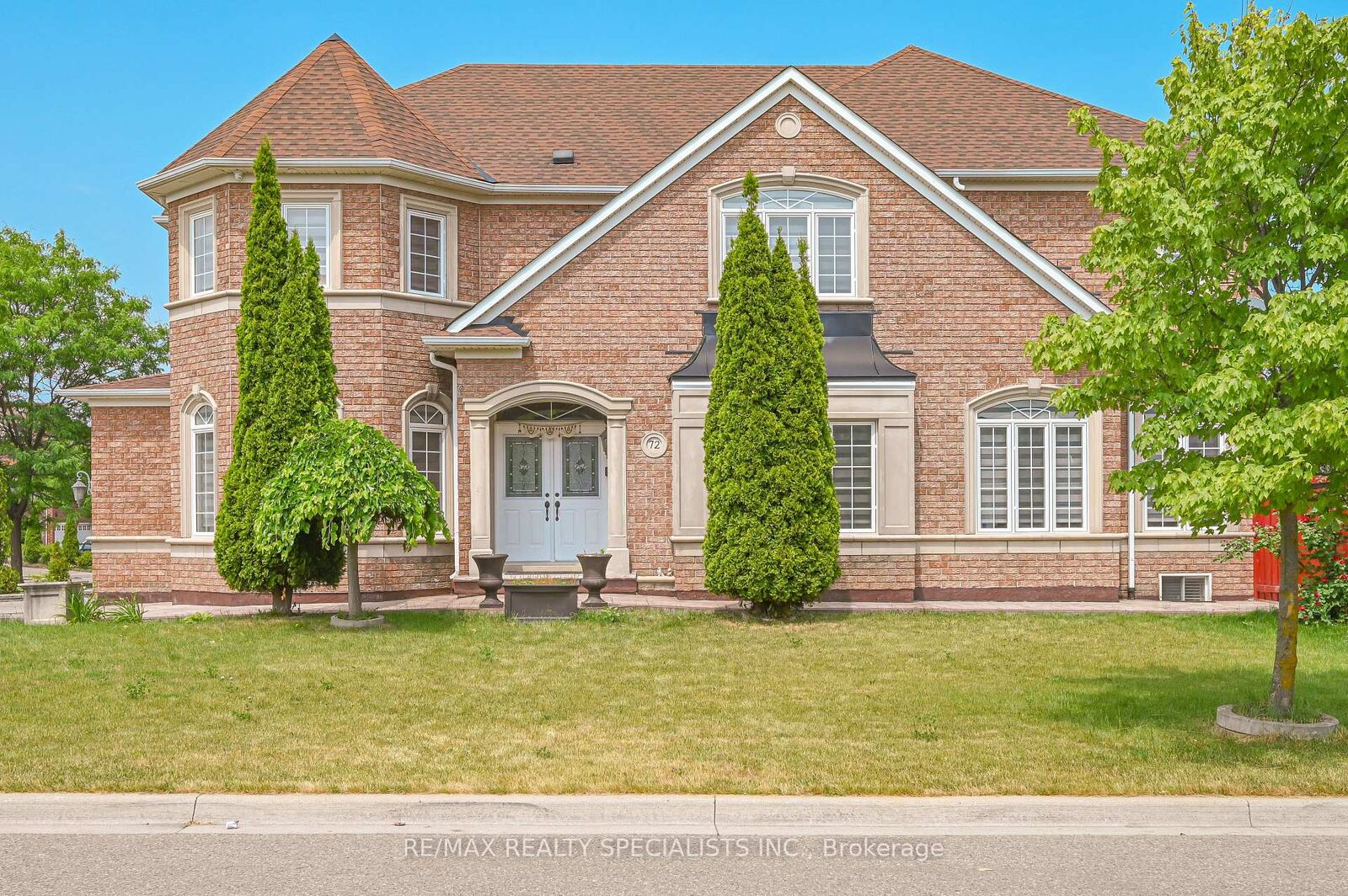 Property Photo: 72 Village Lake Crescent ON L6S 6K1