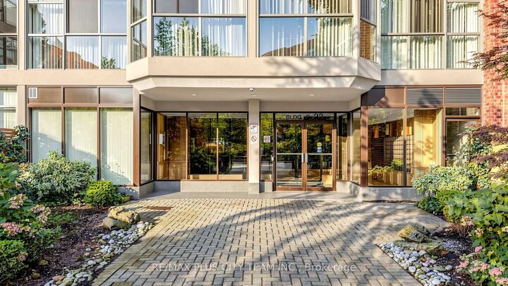 Property Photo:  22 Southport Street 437  ON M6S 4Y9 