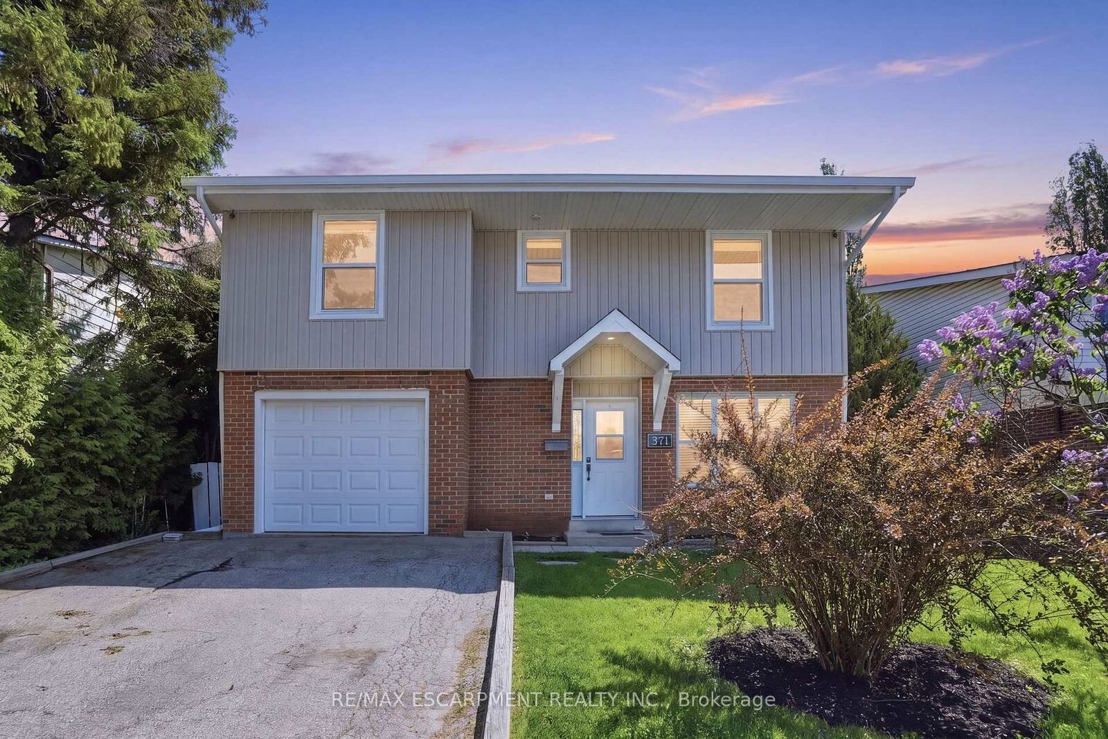 Property Photo:  371 Brantwood Park Road  ON N3P 1G8 