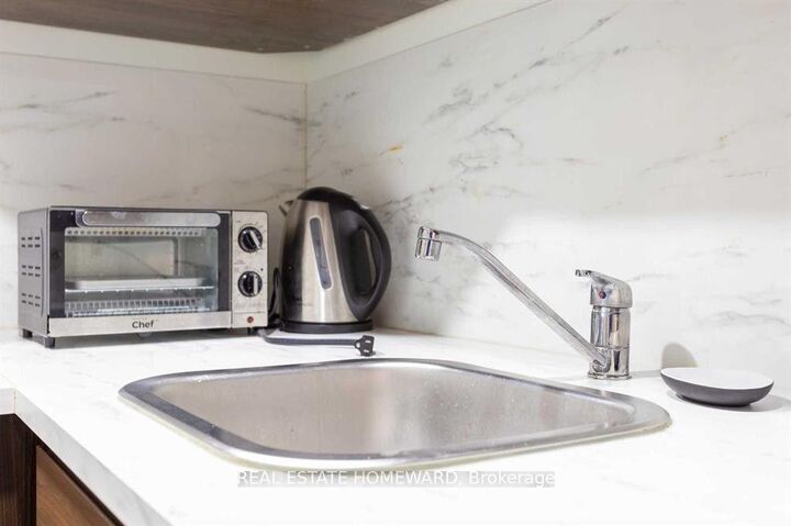 Property Photo: 81 Sweetland Avenue Lower ON K1N 7T9