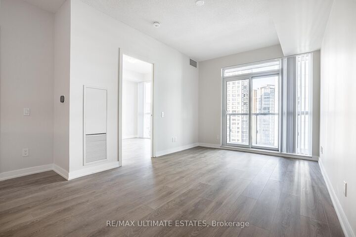 Property Photo:  4955 Yonge Street 1109  ON M2N 0L8 