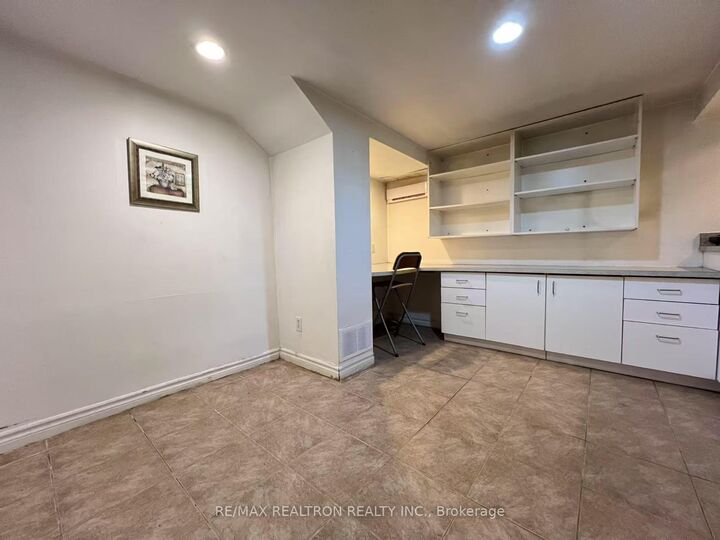 Property Photo:  108 Admiral Road 6  ON M5R 2L6 