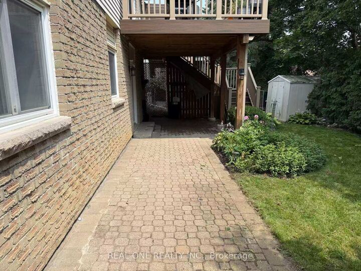Property Photo:  70 Closs Square  ON L4G 5H9 