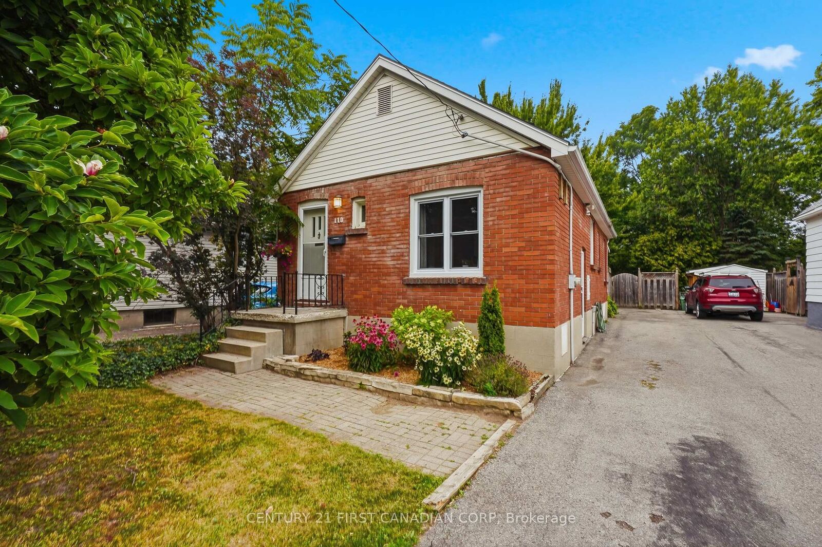 Property Photo:  110 Emery Street E 110  ON N6C 2E1 