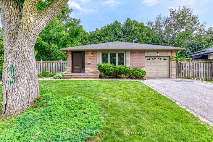 28 Osborne Crescent — photo 1