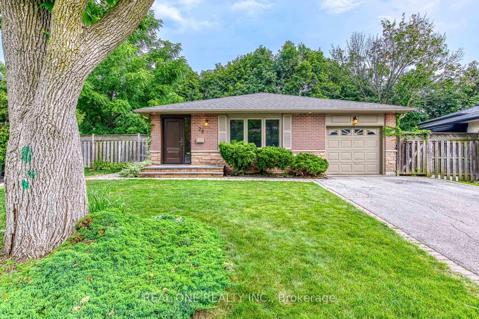 Property Photo: 28 Osborne Crescent ON L6H 1G1