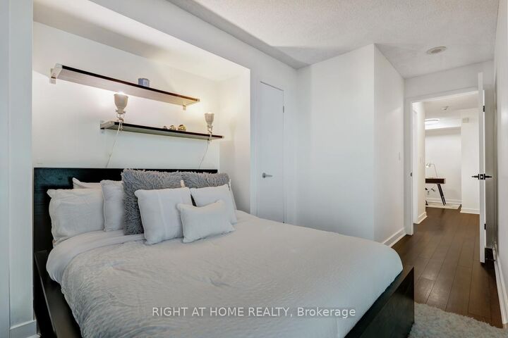 Property Photo:  81 Navy Wharf Court 2316  ON M5V 3S2 