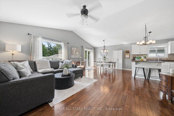 Property Photo:  1008 Metro Road N  ON L4P 3E9 