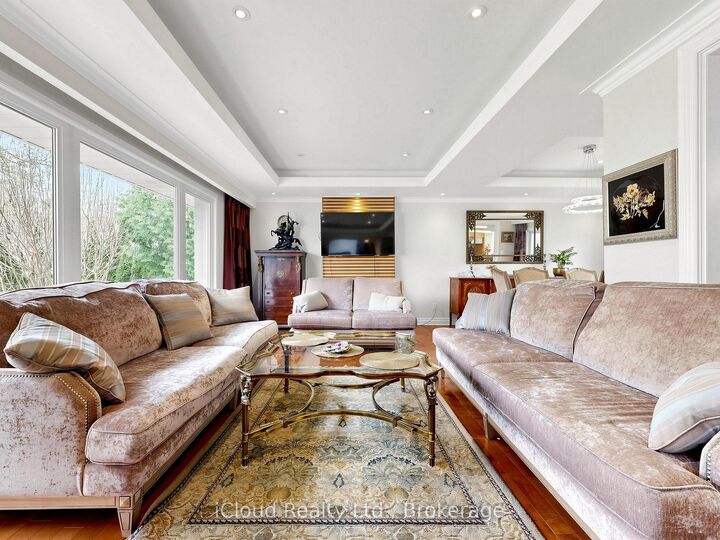 Property Photo: 164 Munro Boulevard ON M2P 1C8