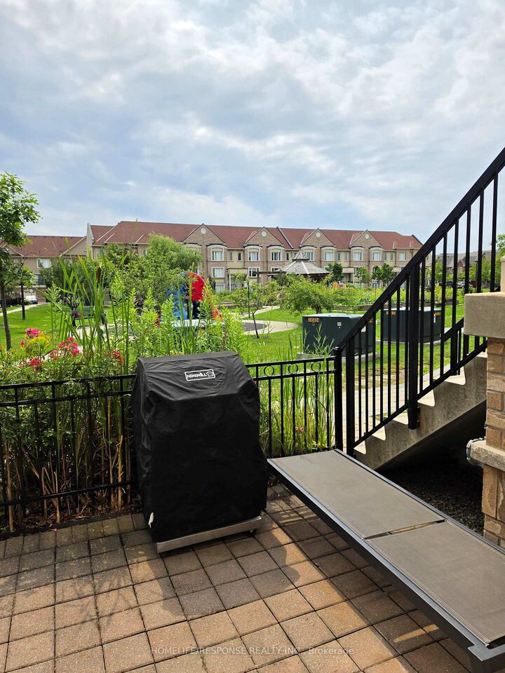 Property Photo: 3175 Boxford Crescent 5 ON L5M 0X1