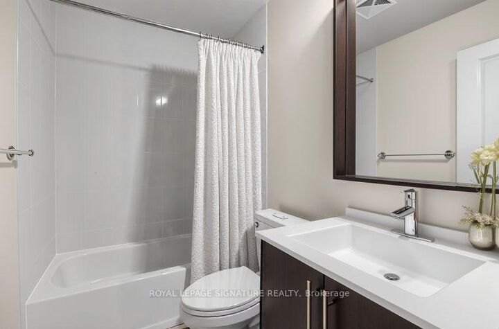 Property Photo:  105 Harrison Garden Boulevard Gv105  ON M2N 0C3 