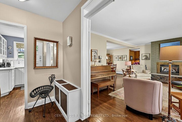 Property Photo: 140 Shanty Bay Road ON L4M 1E3