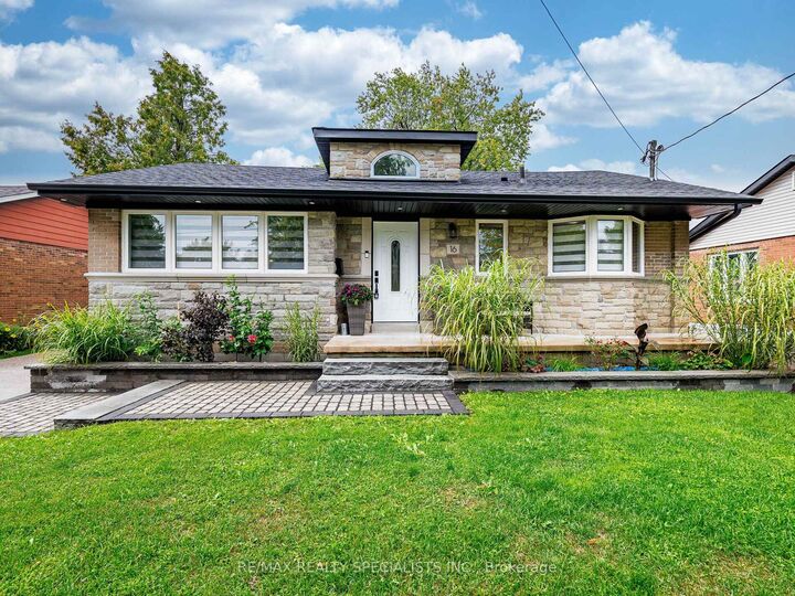 Property Photo:  16 Lesbury Avenue  ON L6W 3A3 