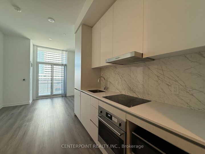 Property Photo:  28 Interchange Way 620  ON L4K 0P8 