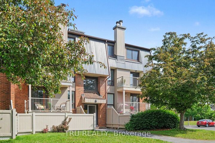 Property Photo:  22 Sweetbriar Circle 8  ON K2J 2K4 