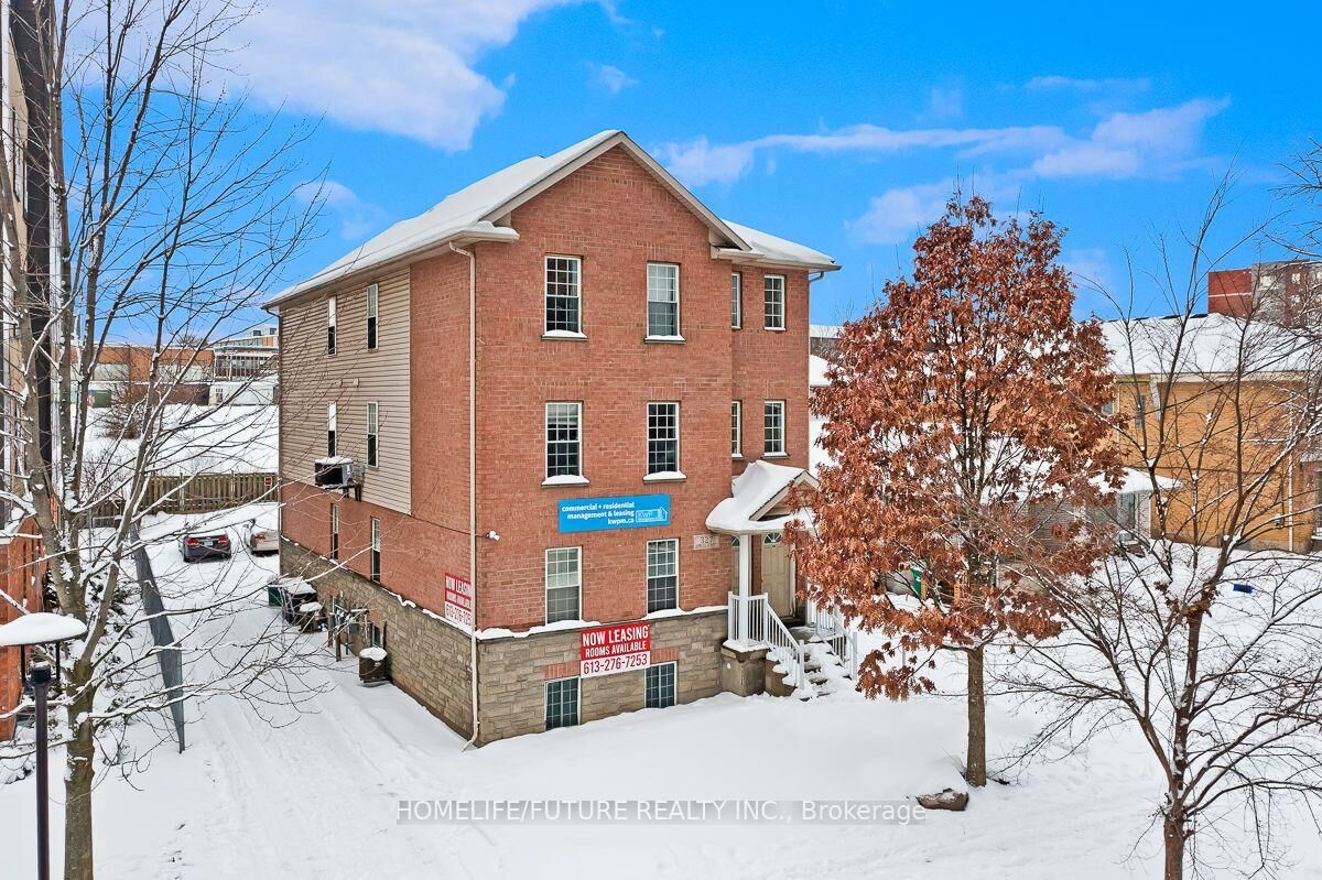 Property Photo:  327 Spruce Street A  ON N2L 3M6 
