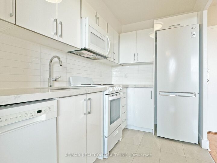 Property Photo:  1500 Bathurst Street 409  ON M5P 3L3 