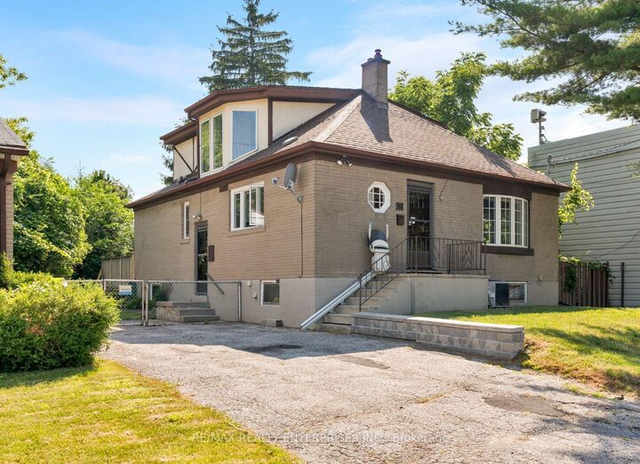 Property Photo: 52 Briarwood Avenue ON L5G 3N6