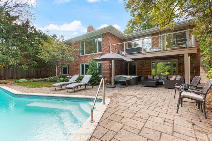 Property Photo:  195 Burbank Drive  ON M2K 1P5 