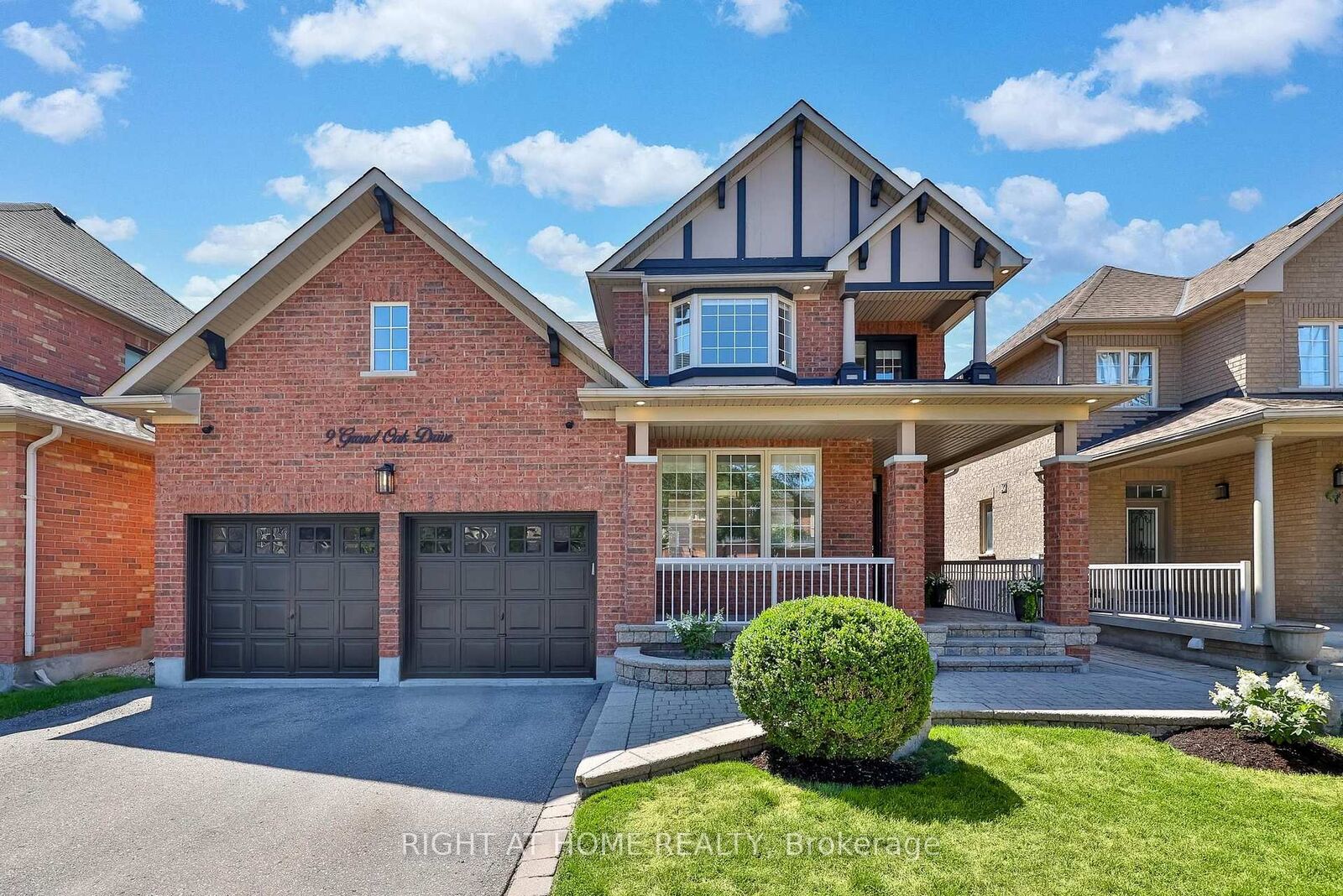 Property Photo: 9 Grand Oak Drive ON L4E 4E8