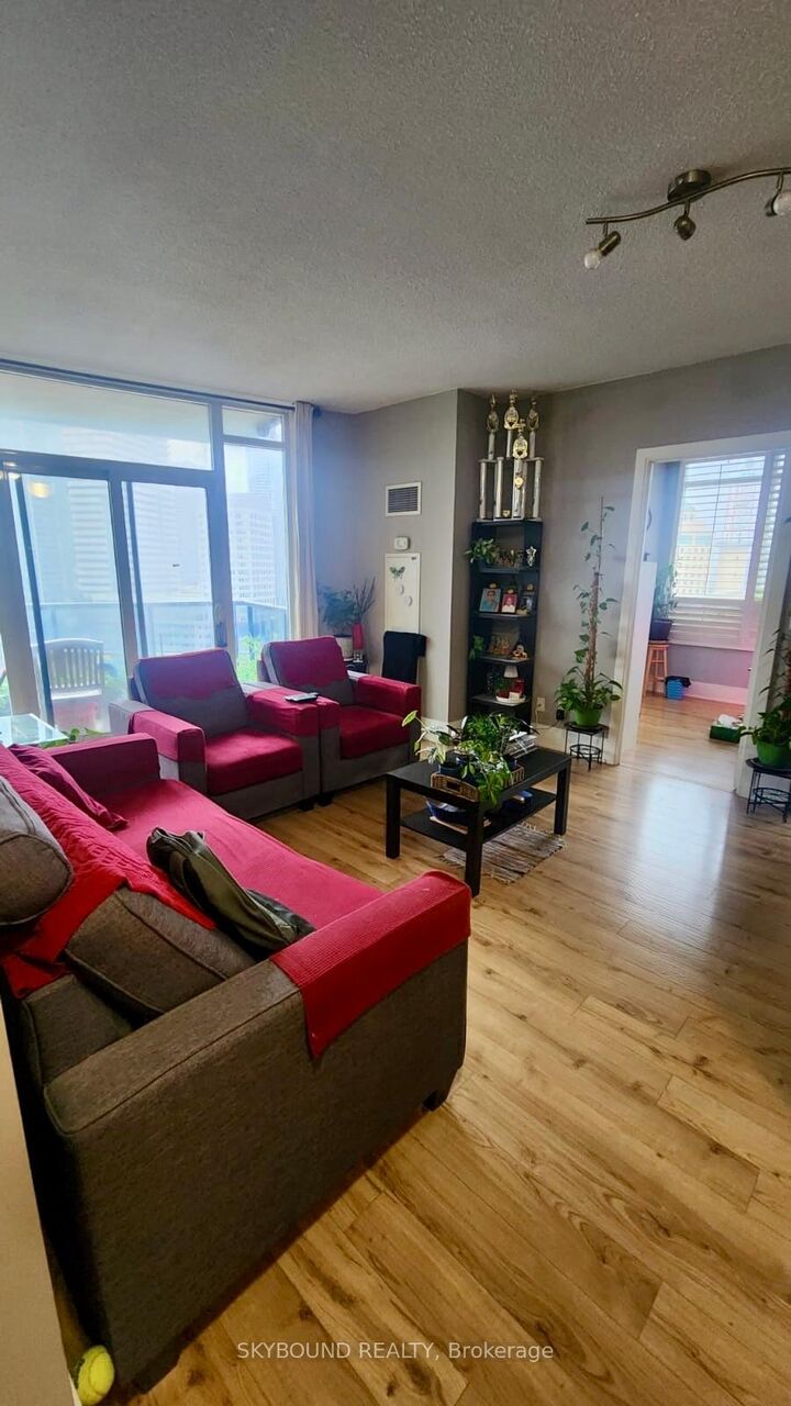 Property Photo: 330 Burnhamthorpe Road W 1404 ON L5B 0E1