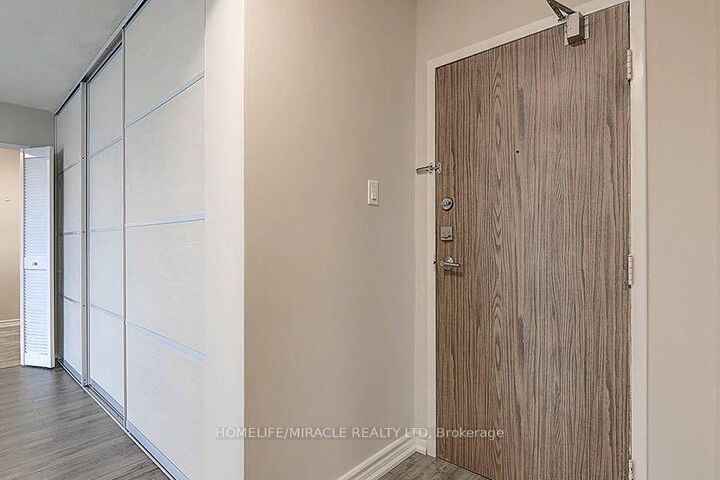Property Photo:  260 Seneca Hill Drive 1012S  ON M2J 4S6 