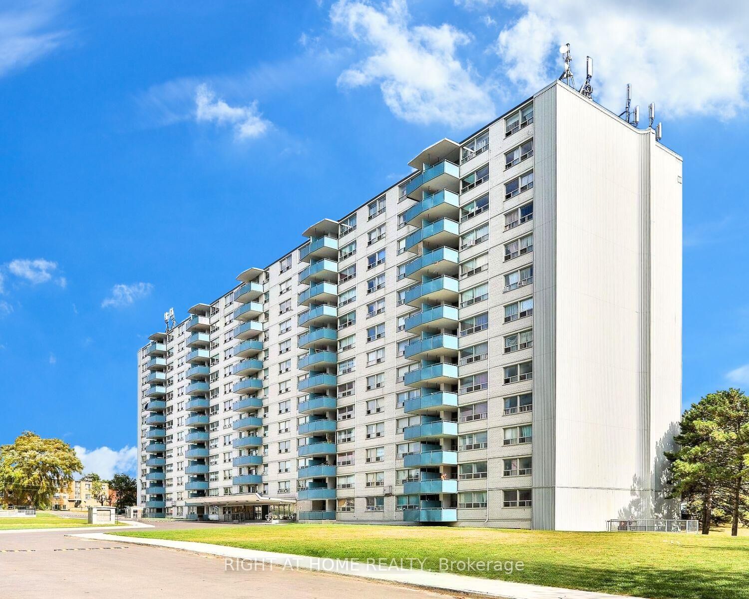 Photo de la propriété:  1440 Lawrence Avenue W 205  ON M6L 1B2 