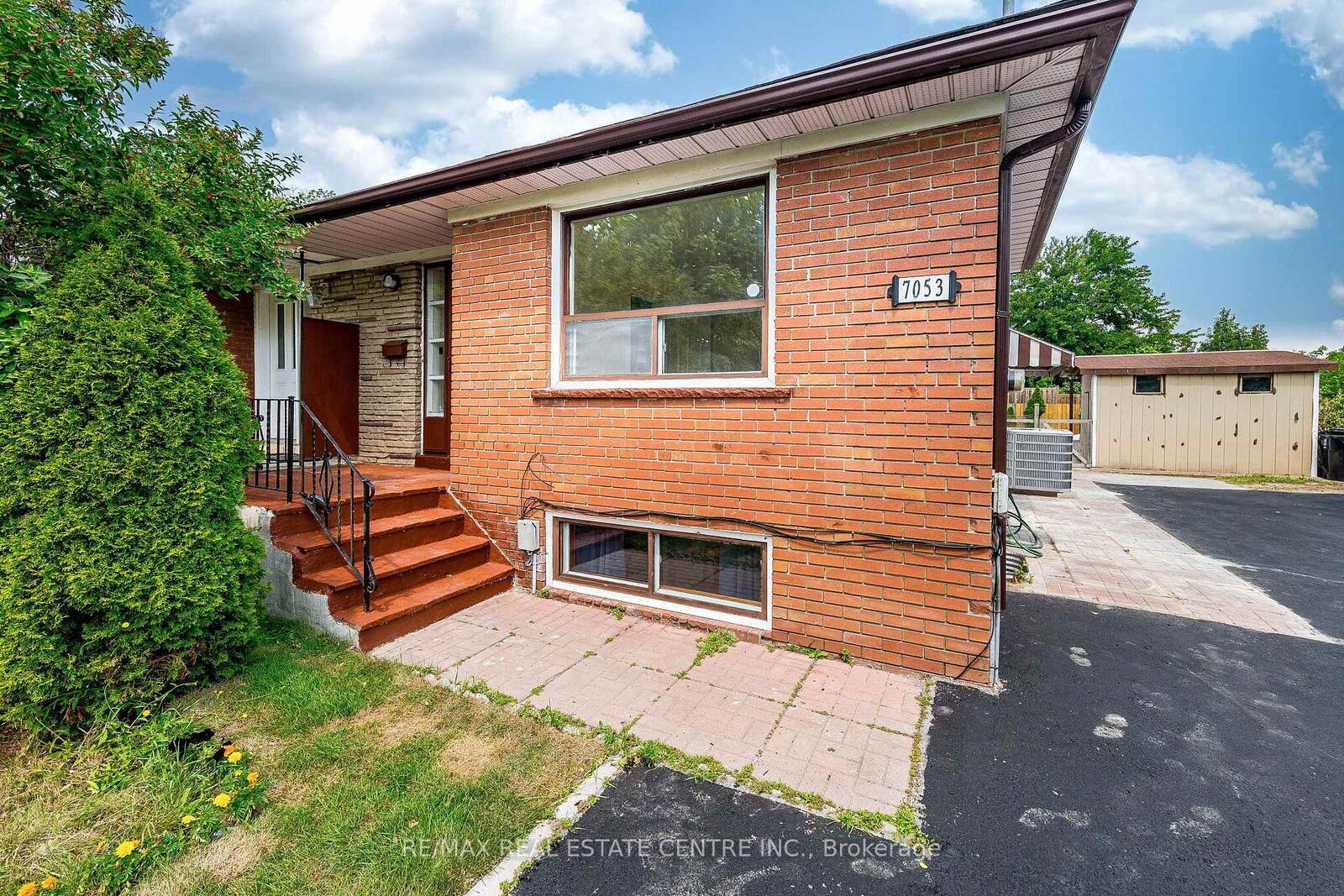 Property Photo: 7053 Harwick Drive ON L4T 3A3