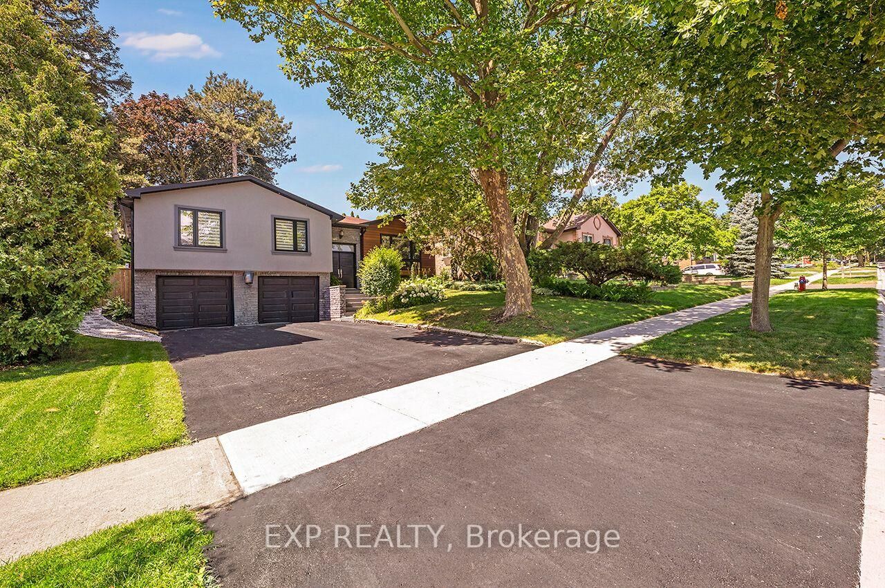Property Photo:  1410 Petrie Way  ON L5J 1G5 