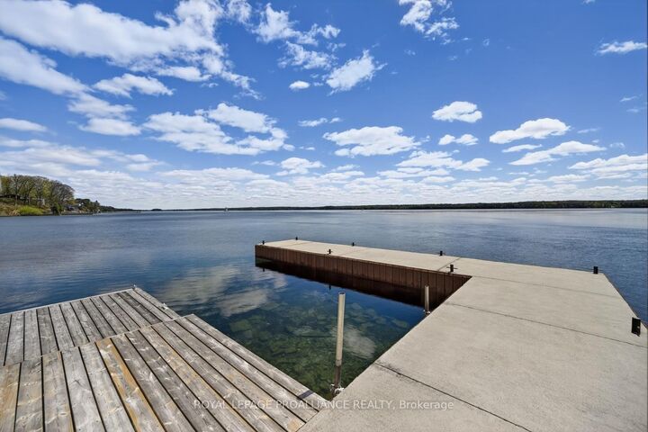 Property Photo: 233 Brockmere Cliff Drive ON K6V 5T3