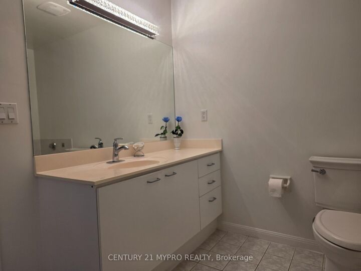 Property Photo: 221 Grandview Way ON M2N 6V3