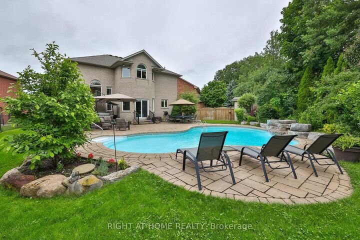 Property Photo: 2275 Whitecliffe Way ON L6M 4W3