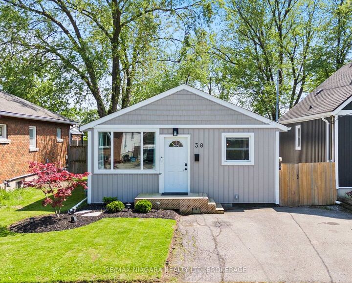 Property Photo: 38 Alexandra Boulevard ON L2P 1J9