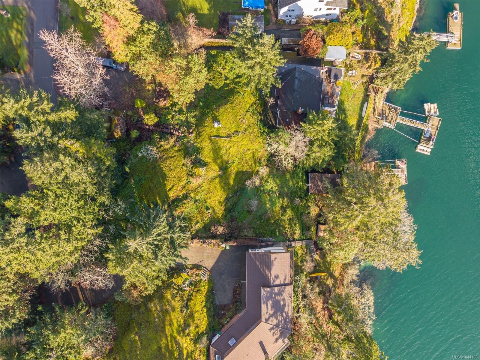 Property Photo:  310 Bessborough Ave  BC V9B 1T7 