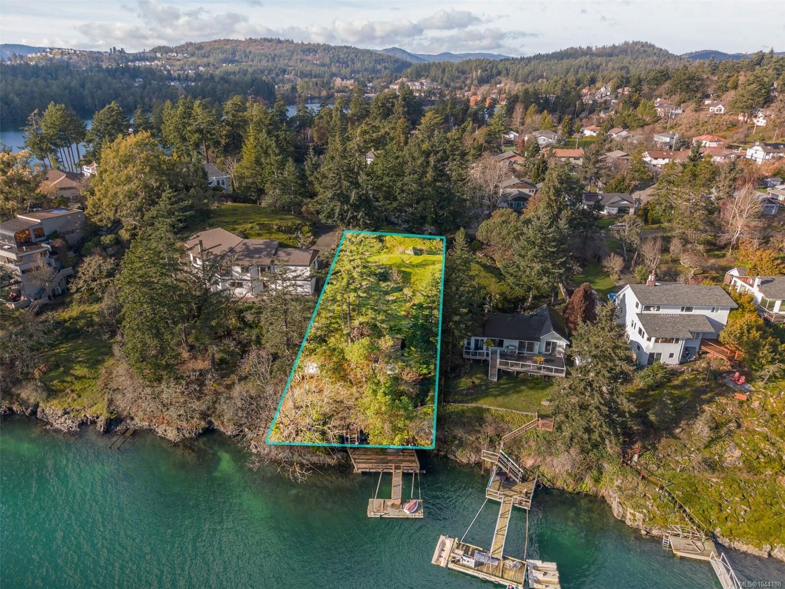 Property Photo:  310 Bessborough Ave  BC V9B 1T7 