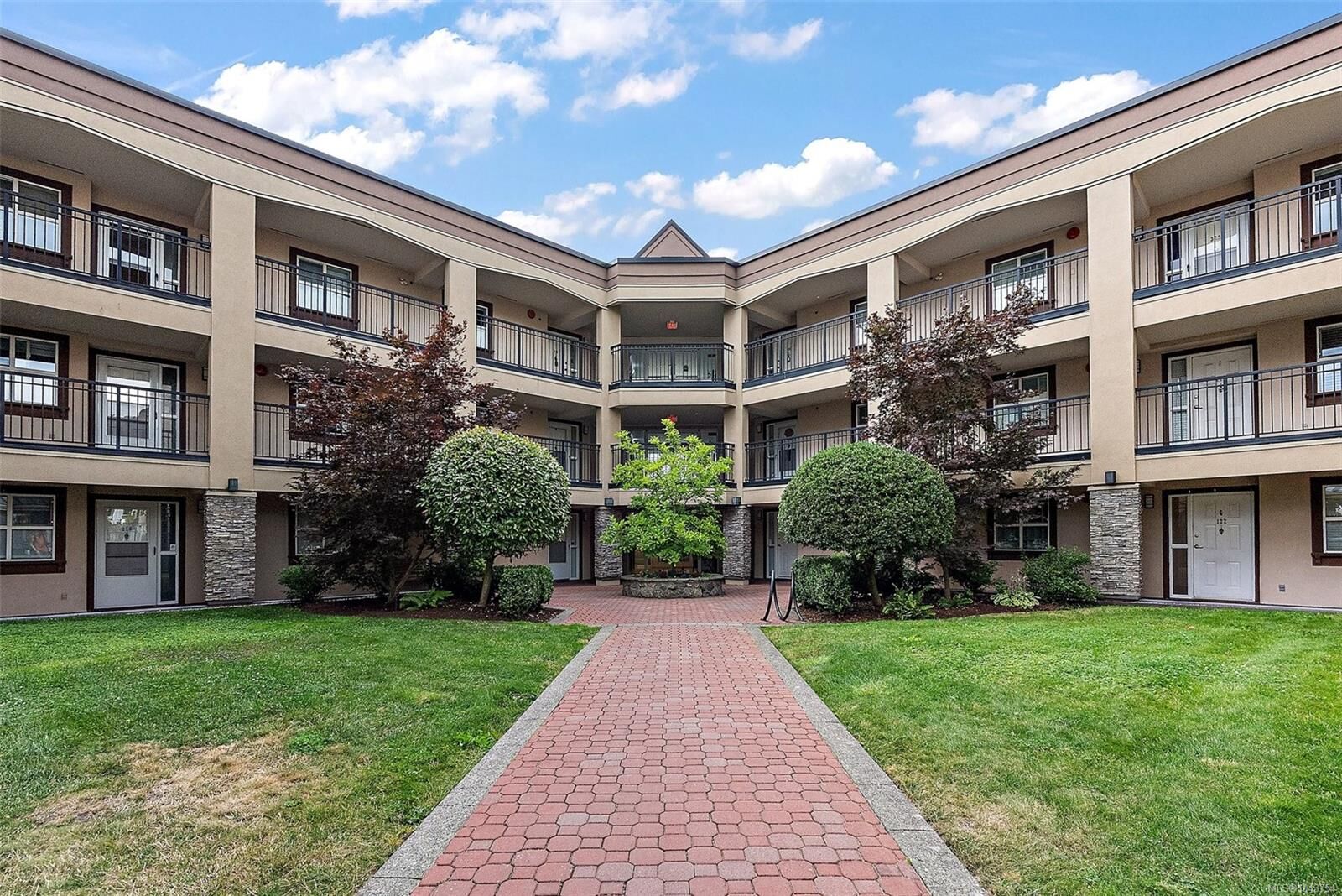 Property Photo:  3969 Shelbourne St #212  BC V8N 6J5 