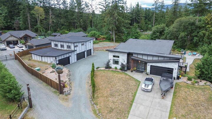 Property Photo: 3211 Pinder Pl BC V0R 1L6