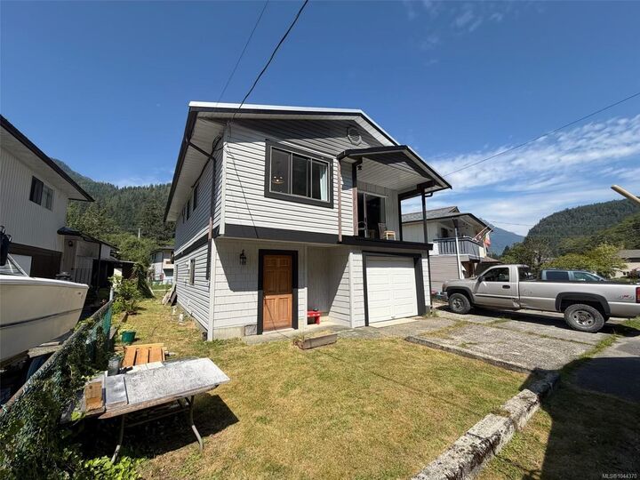 Property Photo:  522 Alpine View Rd  BC V0P 1X0 
