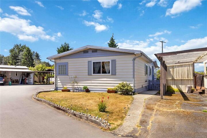 Property Photo: 158 Cooper Rd #6 BC V9A 7B3