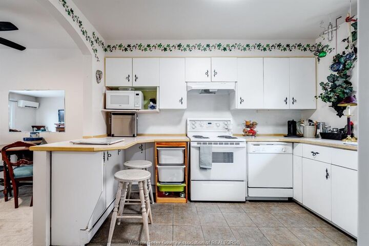 Property Photo:  6318 Thornberry Crescent  ON N8T 3A2 