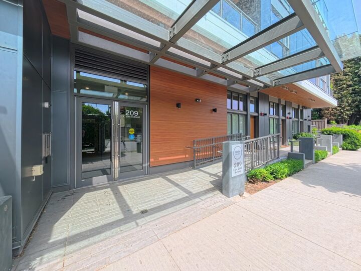 209 E 20th Avenue 303 — photo 1