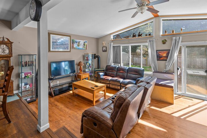 Property Photo:  32622 Egglestone Avenue  BC V4S 1A2 